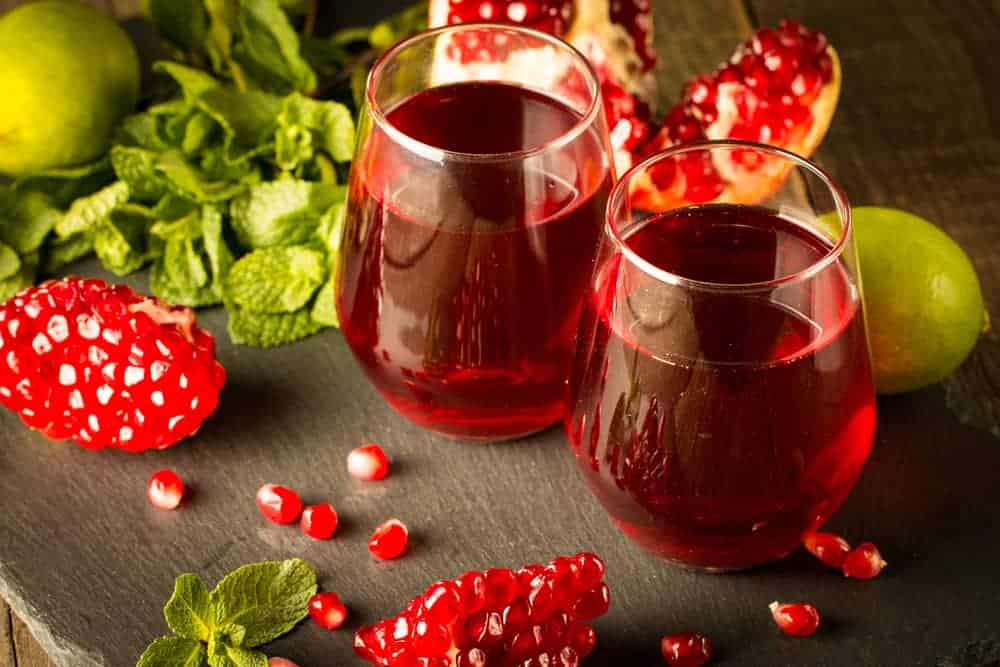 how much pomegranate juice to drink daily